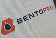 Бежевые бейсболки с логотипом Бенто Про